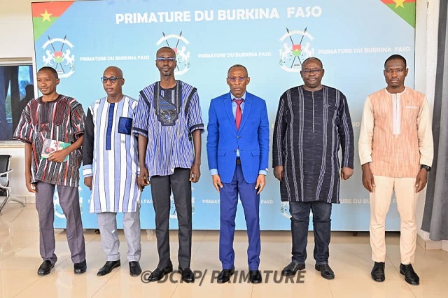 Photo de famille à l'issue de l'audience avec la délégation du CSC