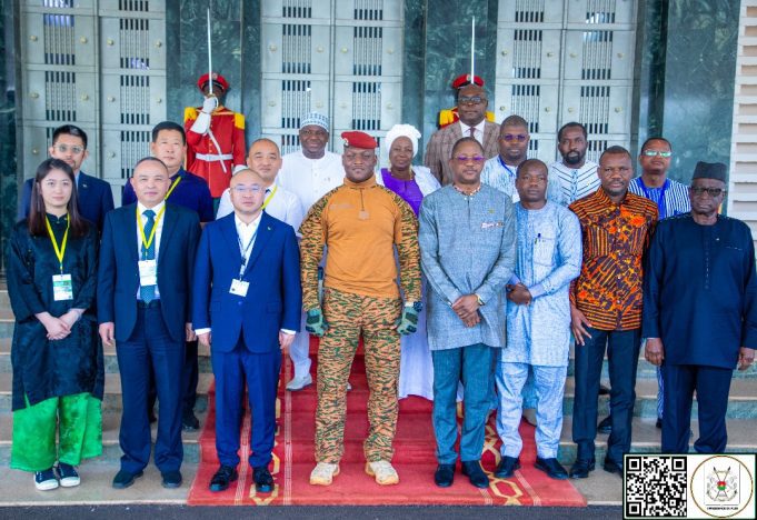 Burkina: des hommes d’affaires chinois et burkinabè chez le Chef de l’Etat