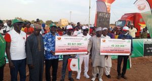 LONAB: deux heureux gagnants de plus de 106 millions empochent leurs chèques