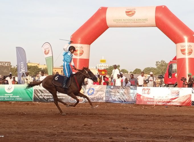 Courses Hippiques: Le Jockey Nassirou Ouédraogo remporte le Grand prix de la LONAB