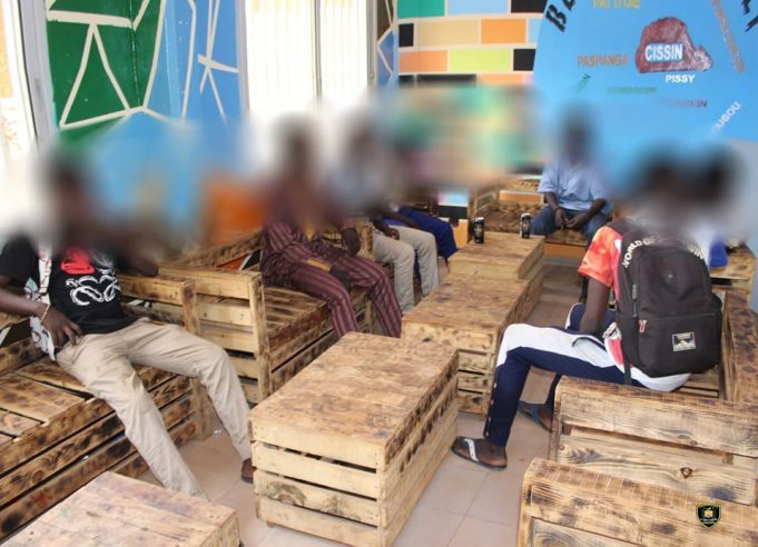 Ouagadougou: fermeture d’un débit de boissons frelatées que fréquentaient des élèves