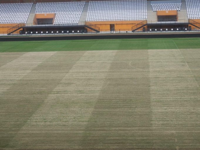 Stade Félix Houphouët-Boigny: des travaux entamés pour le renouvellement du gazon