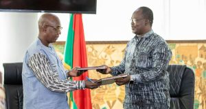 Burkina: le gouvernement assure la partie technique de la délivrance de la carte de presse et du laissez-passer