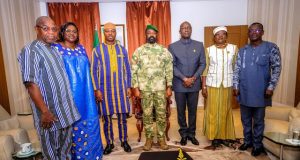 Coopération: le colonel Assimi Goïta reçoit le président du Parlement burkinabè