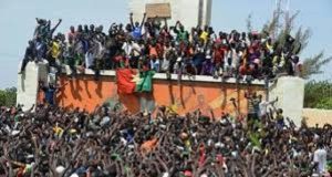 Insurrection populaire 2014: Blaise Compaoré contraint à renoncer à son pouvoir après 27 ans de règne