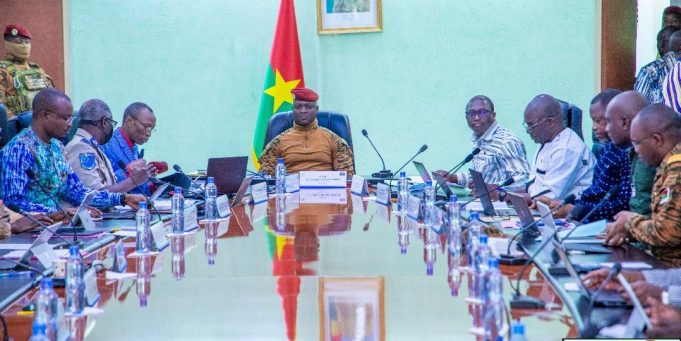 Burkina: le gouvernement décide de l’interdiction totale des emballages et sachets plastiques