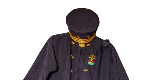 Burkina: les costumes d’audience des magistrats et greffiers désormais en « Faso Dan Fani »