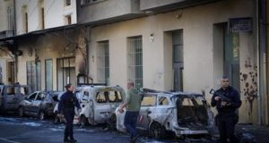 France: au moins quatre véhicules de police incendiés à Cavaillon