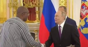 Russie: l’Ambassadeur burkinabè Ludovic Tapsoba présente ses Lettres de créance au Président Poutine