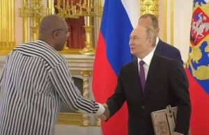 Russie: l’Ambassadeur burkinabè Ludovic Tapsoba présente ses Lettres de créance au Président Poutine
