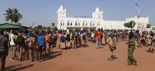Des élèves manifestent contre la Sotraco à Bobo-Dioulasso