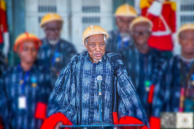Décès de Me Titinga Pacéré: le Président du Faso salue la mémoire d’un grand défenseur de la culture et des savoirs endogènes