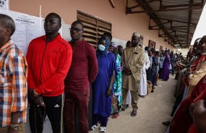 Législatives anticipées: les Sénégalais votent pour élire 165 députés
