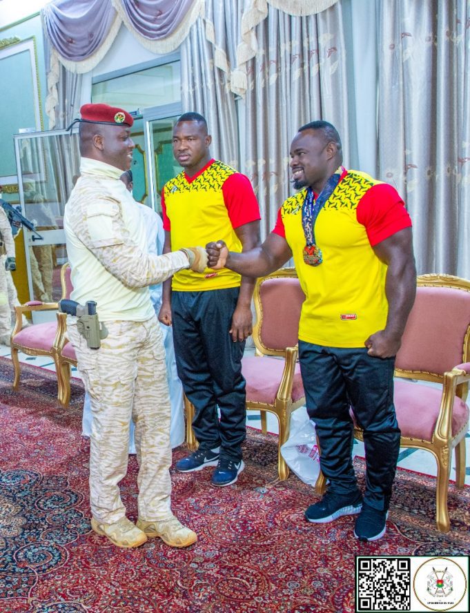Power lifting : le champion du monde, Bady ZAN reçoit les félicitations du président Traoré