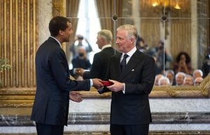 Belgique: Stromae décoré par le roi Philippe