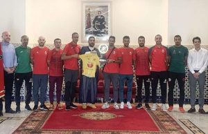 35e Tour cycliste du Faso: le Maillot jaune et ses coéquipiers reçus par l’ambassadeur marocain