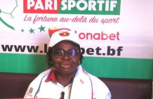 Monique Compaoré, chef d’agence LONAB/Ouahigouya apprécie la 8e étape du Tour du Faso