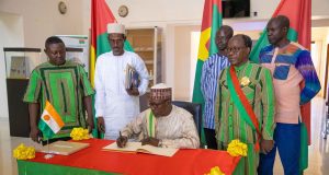 Distinctions honorifiques: la Grande Chancellerie du Niger s’imprègne du fonctionnement de l’institution du Burkina