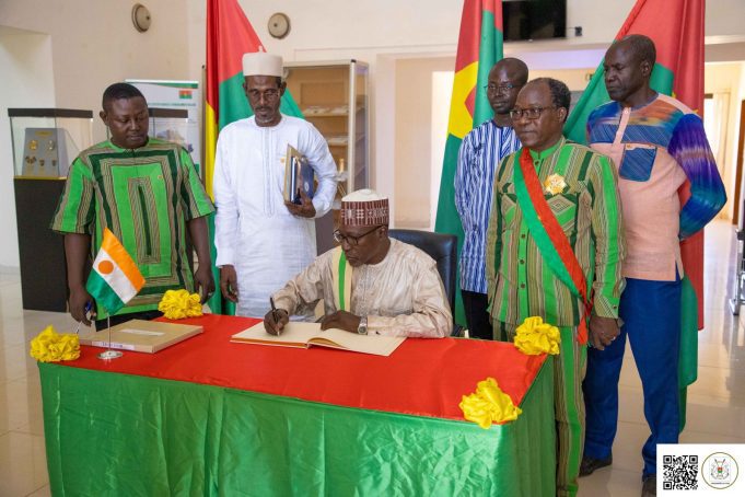 Distinctions honorifiques: la Grande Chancellerie du Niger s’imprègne du fonctionnement de l’institution du Burkina