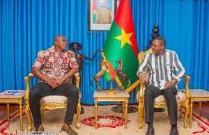 Promotion du sport burkinabè à l’internationale: l’ambassadeur Charles Kaboré en audience avec le ministre Jean Marie Traoré