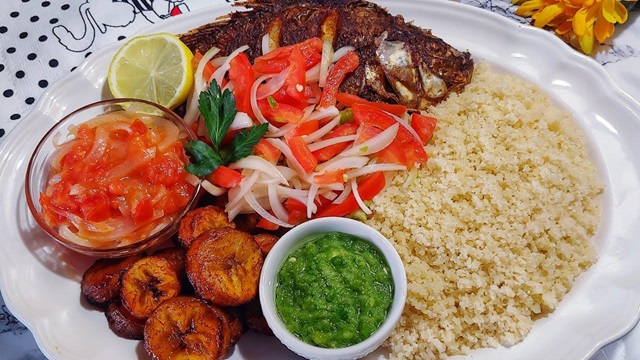 Un plat complet d'attiéké