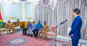 Burkina: cinq nouveaux ambassadeurs présentent leurs lettres de créance au Président du Faso