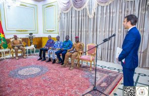 Burkina: cinq nouveaux ambassadeurs présentent leurs lettres de créance au Président du Faso