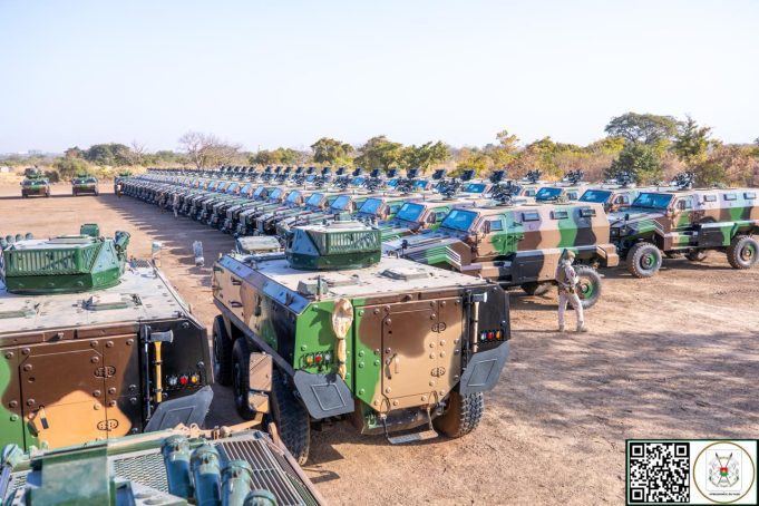 Burkina/Lutte contre le terrorisme: de nouveaux engins logistiques et de combat remis à l’armée