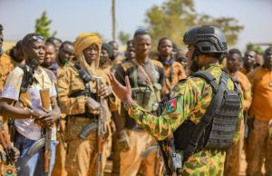 Burkina: le Chef d’Etat-Major Adjoint de la Gendarmerie aux côtés des combattants au front
