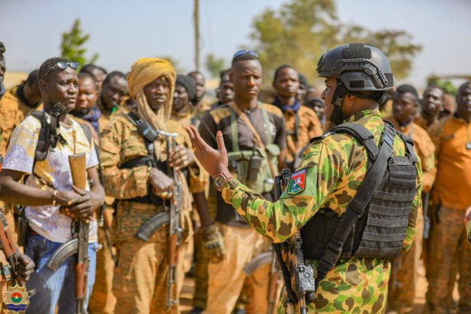 Burkina: le Chef d’Etat-Major Adjoint de la Gendarmerie aux côtés des combattants au front