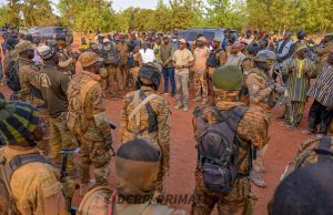 Burkina: le Premier ministre encourage les forces combattantes dans le Centre-Ouest