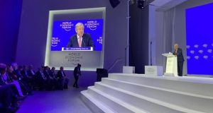 A Davos, le chef de l’ONU dénonce le recul des engagements climatiques
