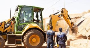 Ouagadougou: les démolitions des installations anarchiques continuent dans les 7 et 6