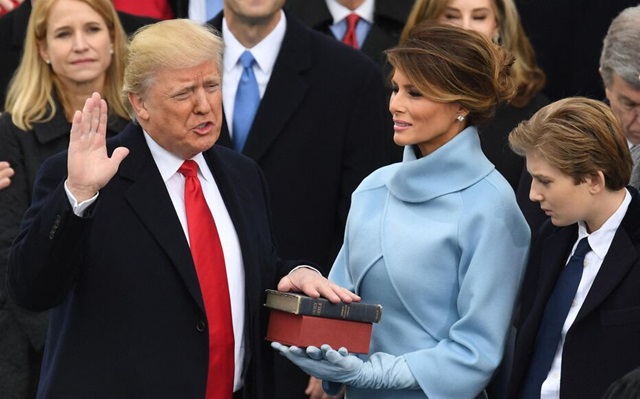Donald-Trump-pretant-serment-pour-devenir-le-47e-president-des-Etats-Unis-dAmerique.jpg