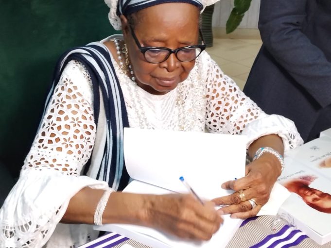 Burkina: la «dame de fer» accouche de «la fille des Rochers»