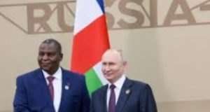 Archange trouve la sécurité à Moscou, Lourenço cherche la paix pour ses voisins à Paris