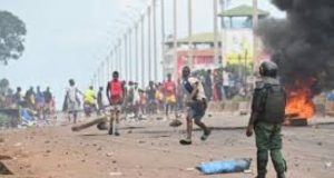 Guinée: «Les Forces Vives condamnent…les actes de violence d’Etat contre des citoyens» (FVG)