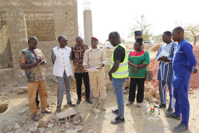 Burkina/Nagréongo: la ministre Kabré insatisfaite des travaux de construction des 50 logements des PDI