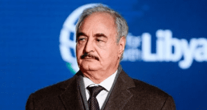 Diplomatie: Khalifa Haftar reçu mercredi à l’Élysée