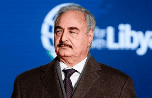 Diplomatie: Khalifa Haftar reçu mercredi à l’Élysée