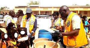 Burkina: les Lions mangent avec un millier d’enfants