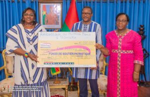 Effort de paix: dix millions de francs CFA mobilisés par l’ambassade du Burkina Faso à Bamako