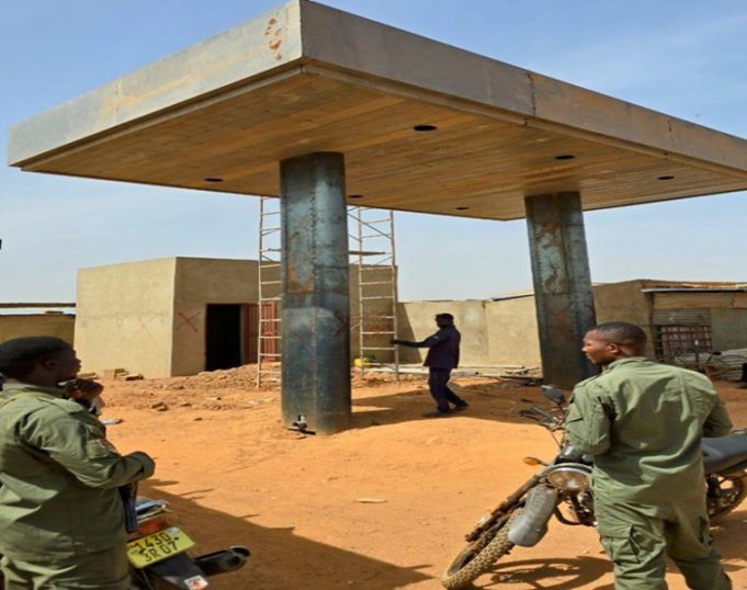 Ouagadougou: une station en construction démolie pour non-respect de la réglementation à Saaba