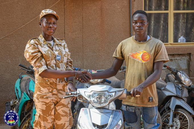 Ouagadougou: une dizaine de motos déclarées volées et retrouvées, restituées aux propriétaires