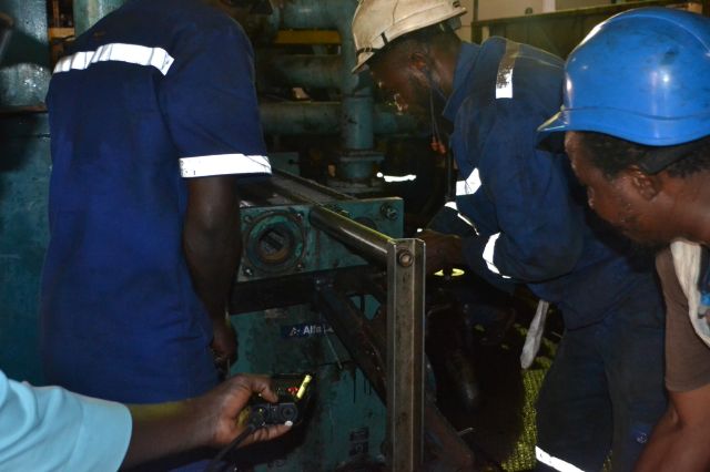 Des agents de SONABEL en pleins travaux à la Centrale thermique Bobo II