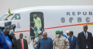 Mali: le président Goïta reçoit son homologue Mahama