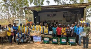 Burkina: Lions et Léo en opération Coup de balai et Coup de Cœur à Kokologho