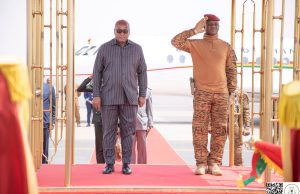 Le président John Dramani Mahama en visite à Ouagadougou