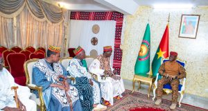 Burkina: des dépositaires de la tradition parlent de paix avec le président Traoré