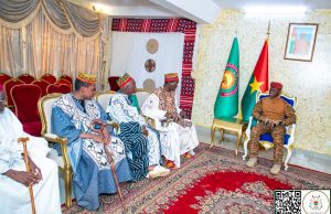 Burkina: des dépositaires de la tradition parlent de paix avec le président Traoré